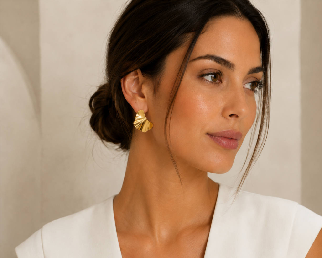 Layered Necklaces and Hoop Earrings – Maleta Chic
